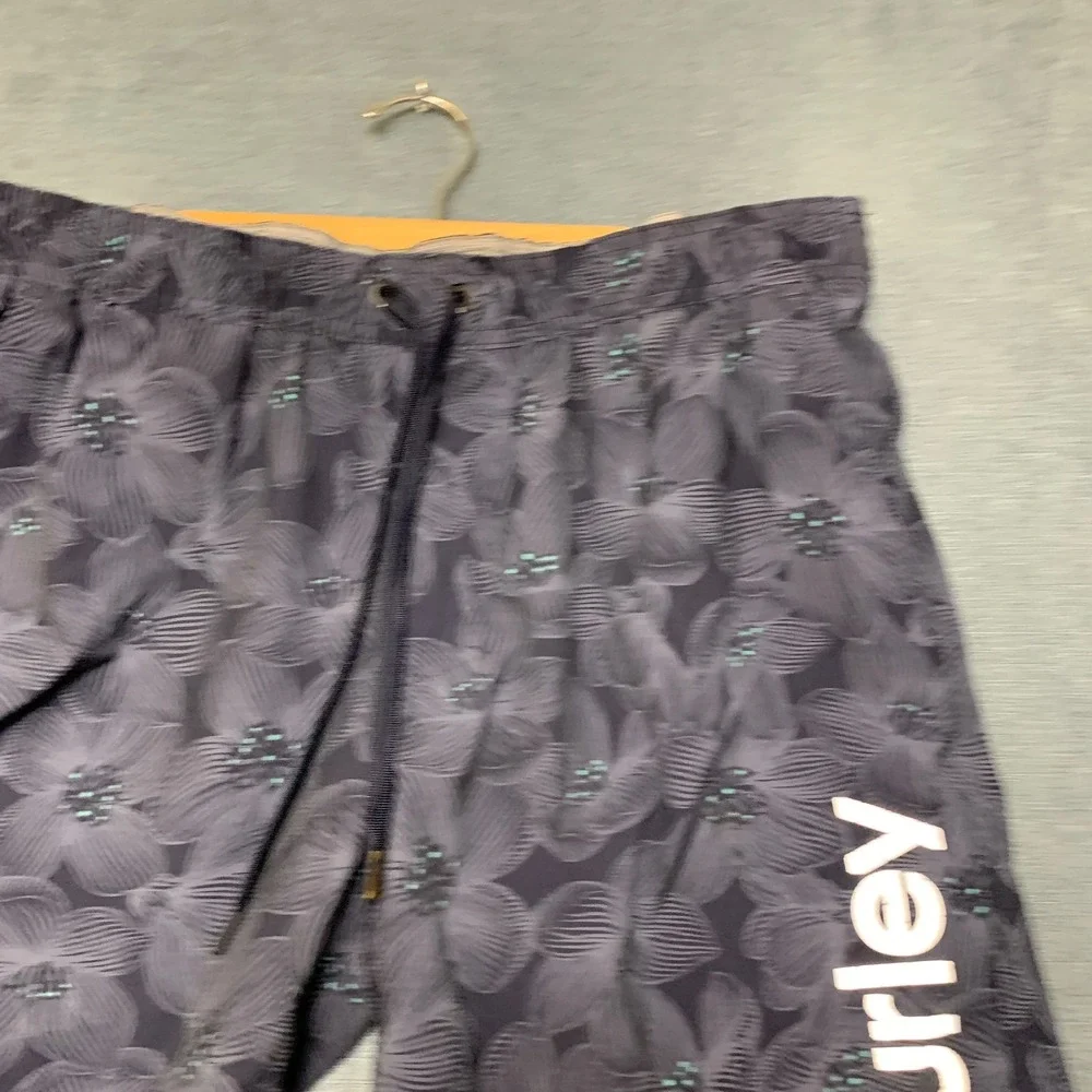 Hurley Board Shorts Men XL Gray Floral Comfort Stretch Drawstring Waist Swimwear